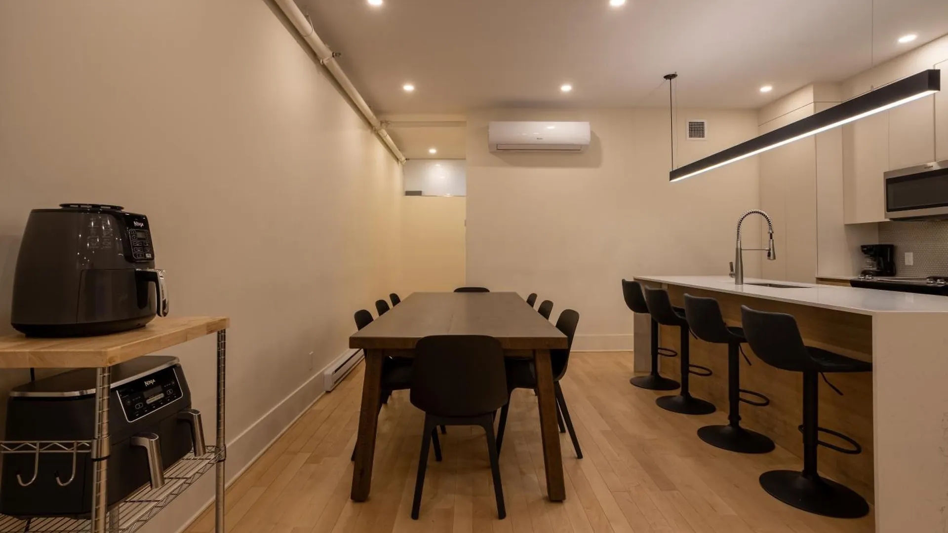 Spacious 4Br Prime Mtl Location مونتريال شقة