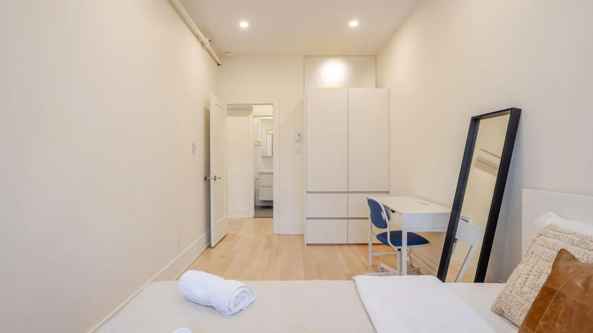 شقة Spacious 4Br Prime Mtl Location مونتريال كندا