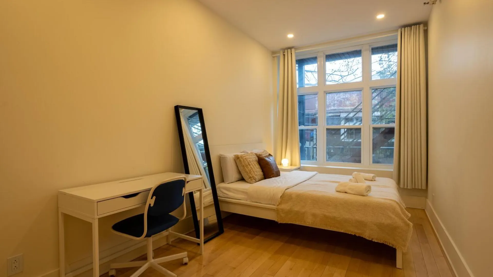 Spacious 4Br Prime Mtl Location Монреаль