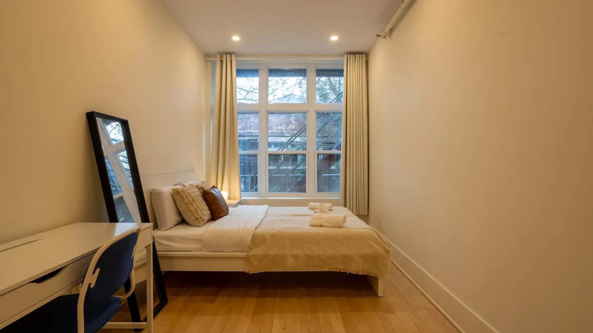 Spacious 4Br Prime Mtl Location Монреаль Канада