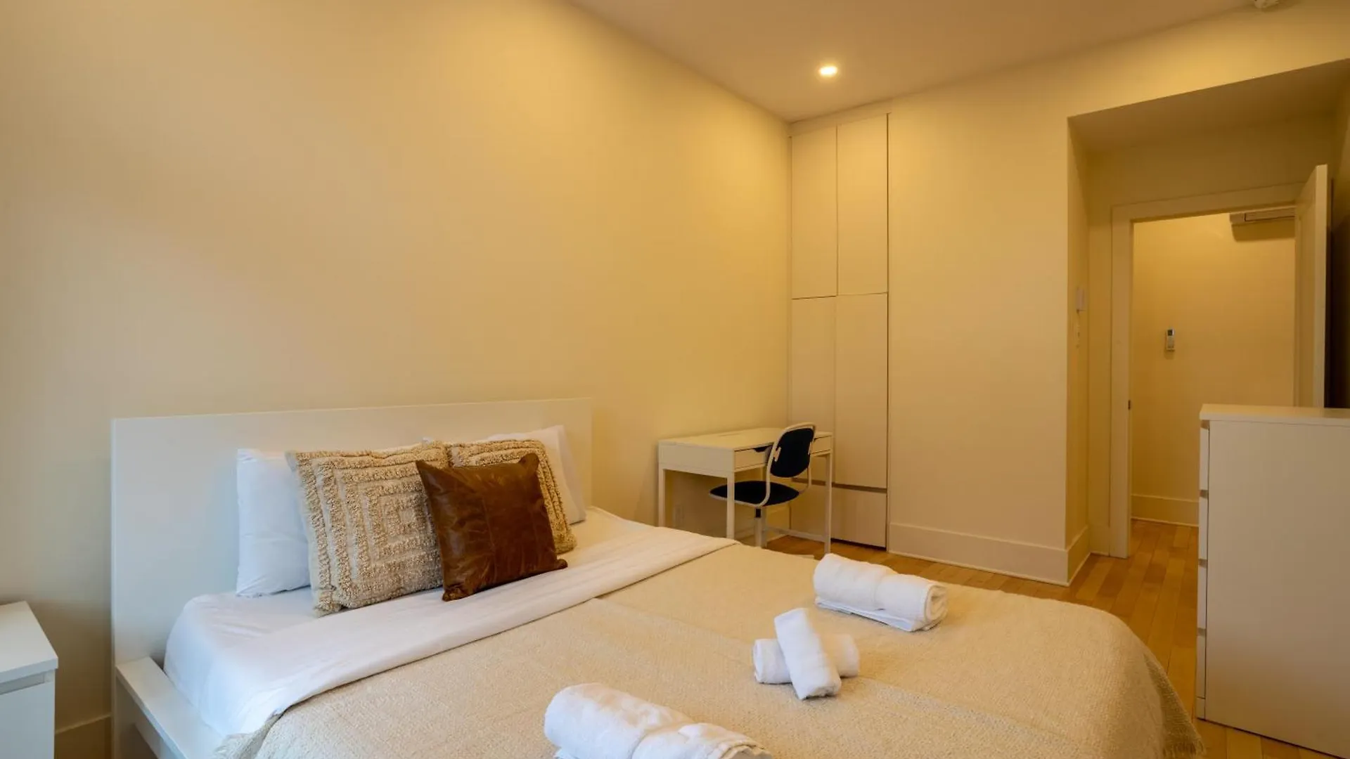 Spacious 4Br Prime Mtl Location Монреаль Апартаменты