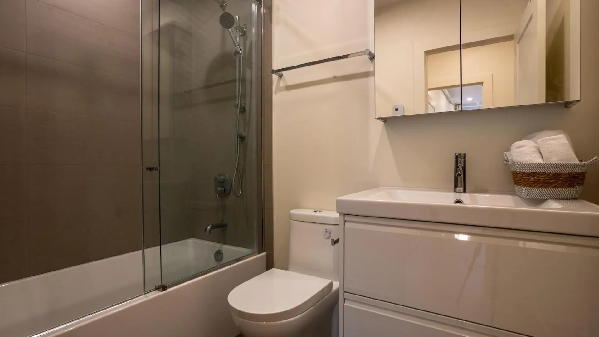 شقة Spacious 4Br Prime Mtl Location مونتريال