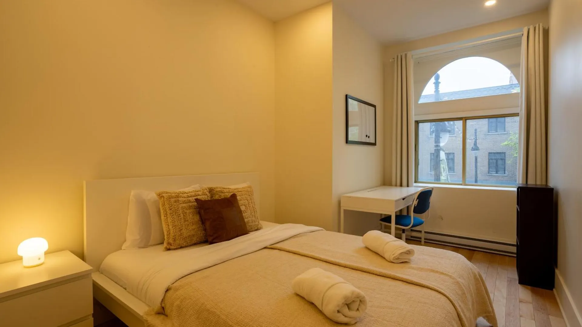 Spacious 4Br Prime Mtl Location Монреаль 0*,
