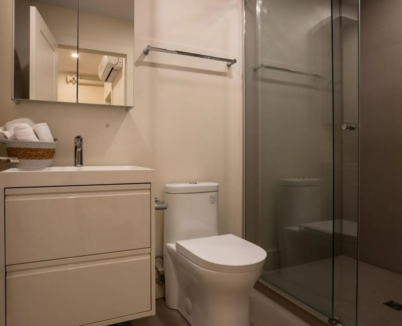 Spacious 4Br Prime Mtl Location Монреаль Апартаменты