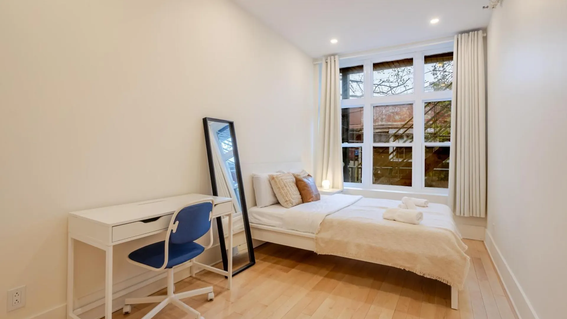 Spacious 4Br Prime Mtl Location مونتريال كندا